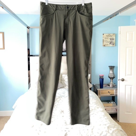 Lululemon ABC Classic-Fit Pant Warpstreme
Dark Olive Green 2022 M5ADES 36” x 32” - Picture 2 of 13